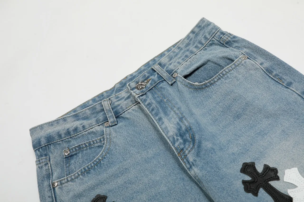 KE973#P250 The only correct leather label version on the market Chrome Hearts CH Cross embroidery distressed jeans Top ceiling quality 100% correct version The correct version is here!  Believe me this must be the best quality you will ever come across! ! Excellent value for money! !  Styles with different washes and textures are very friendly to people with thin legs and thick legs. The straight version is very flattering to the shape of the legs. The moderate length is timeless and easy to match. It is the basis of various styles and a must-have in the wardrobe! ! Add a little stacking to easily control this year's popular clean fit fabric. The fabric is stiff but the upper body is soft without losing texture. The sides and cuffs of some styles have a bone-wash effect. It's really hard not to love it! The outfit effect is immediate! ✅Correctly customize the Croxin metal leather label on the back panel. It is not sold directly with the cross on the finished jeans. 1:1 copying strives for excellence and the details are perfectly grasped. ✅The cross leather label is clear and smooth. Exquisite turning top craftsmanship. ✅Buttons, zippers and hardware are all customized versions of the Croxin LOGO. ✅High-cost washing process. Size: 28 30 32 34 36 (5 sizes)